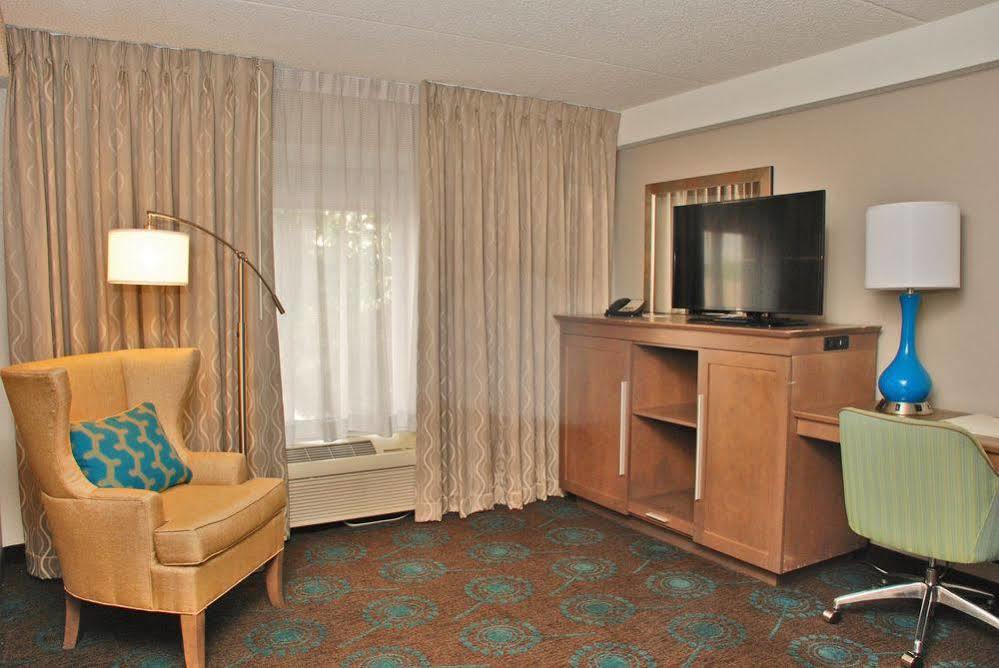 Hampton 3*